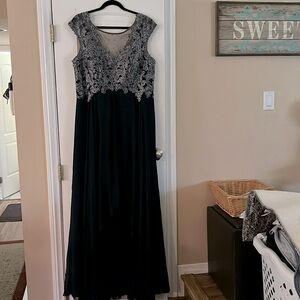 XSCAPE formal gown- navy/silver with embroidery- size 16- PROM, WEDDING GUEST